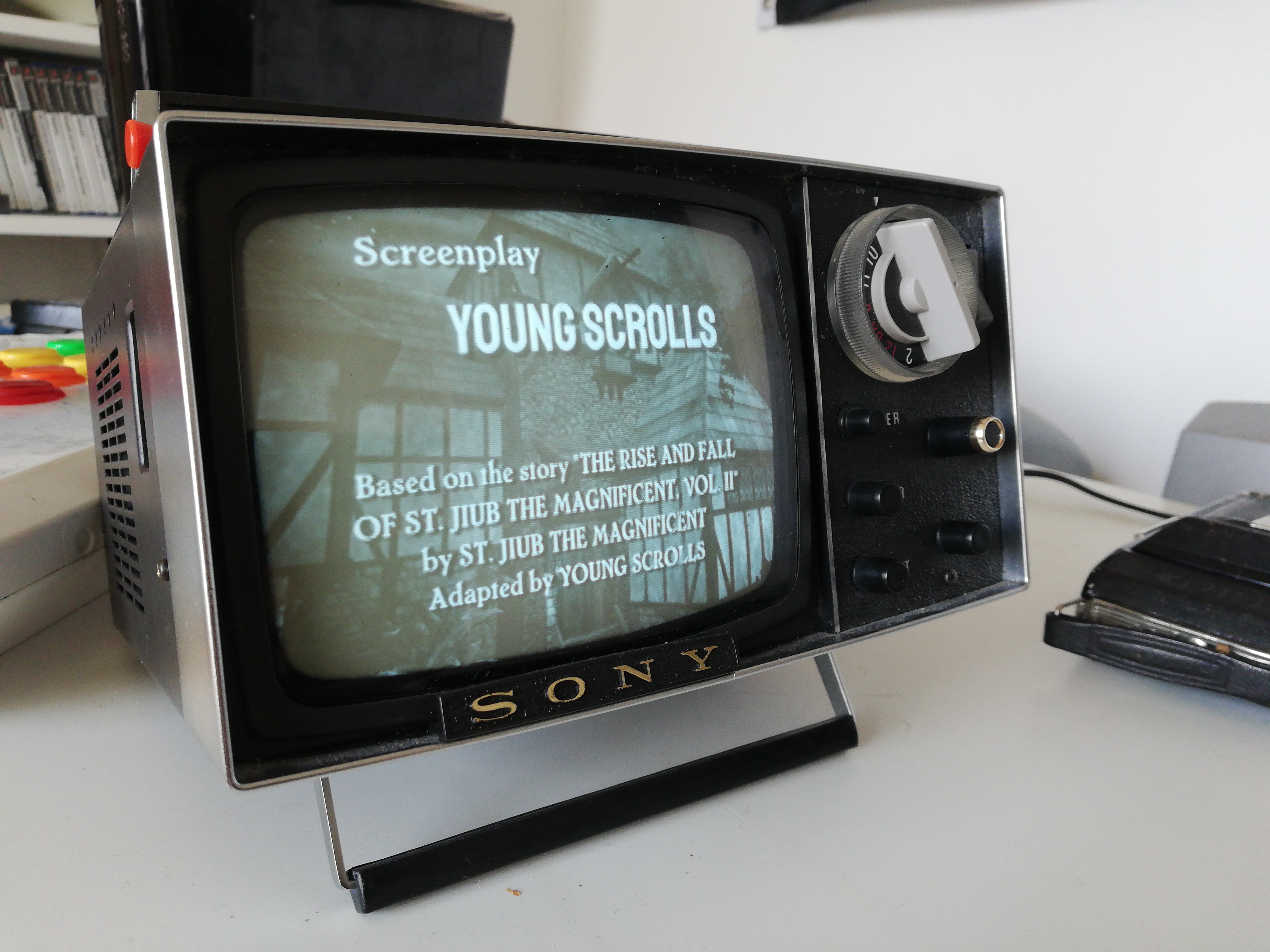 Sony 5-303M displaying 'filthy rich' by youngscrolls